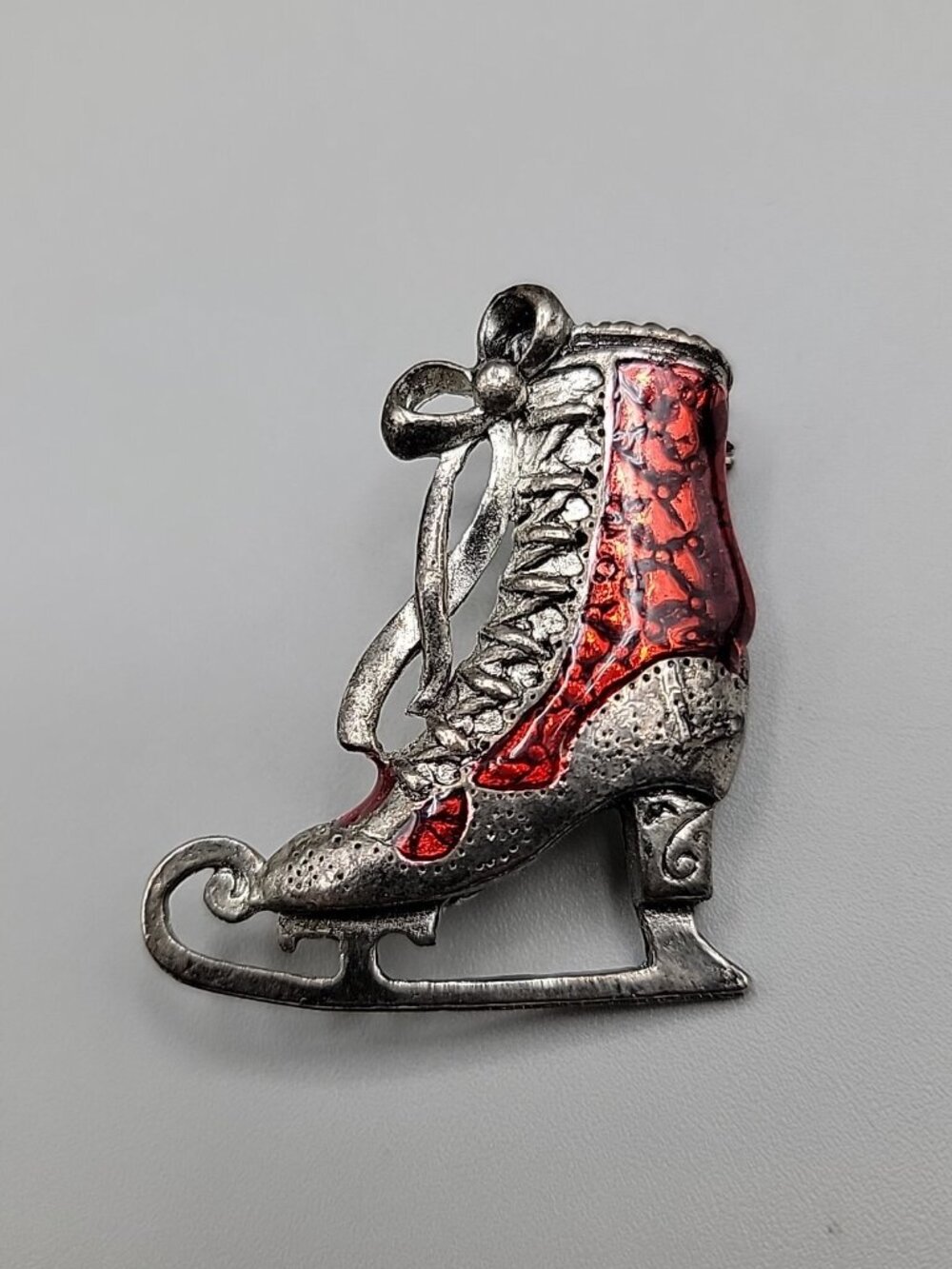 Vintage Red & Silver Tone Ice Skate Brooch Laced Up With Bow - Picture 2 of 7